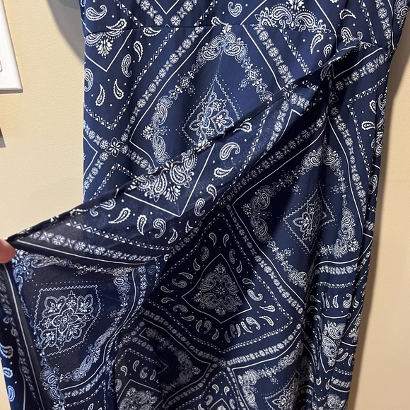 Forever 21 Contemporary Navy & White Geometric Paisley/Floral Print Maxi Dress - Picture 8 of 16